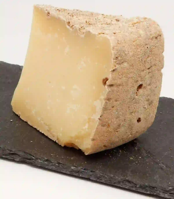 Fromage lait de Brebis portion 1/8 +/-500 gr vieille réserve affinage 60 semaines