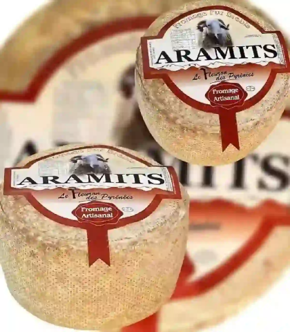 Plusieurs tommettes de brebis artisanales — Fromagerie d'Aramits Pays Basque